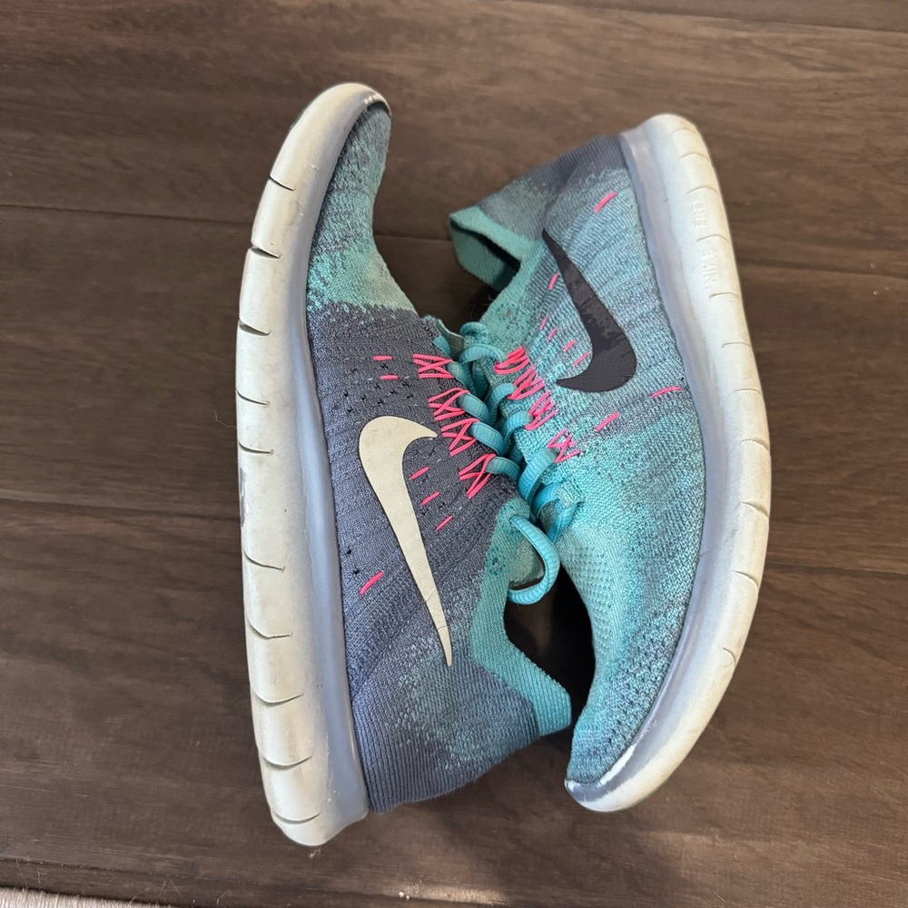 Nike Women's Teal and Pink Athletic Shoes - Picture 8 of 9